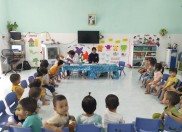 Hình ảnh khám sức khỏe đầu năm lớp bé Phú Phong